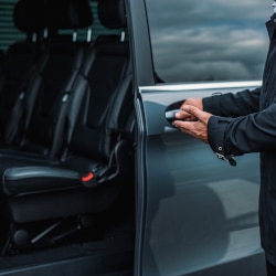 MINIVAN (Mercedes V-Klasse o.ä.)